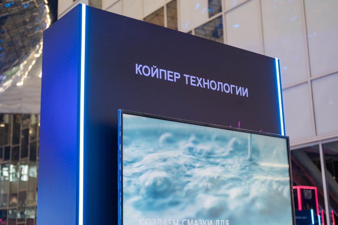 Презентация продукции на экранах стенда
